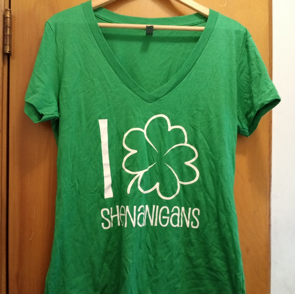I Love Shenanigans Green V Neck 2XL Short Sleeve T-shirt NWOT